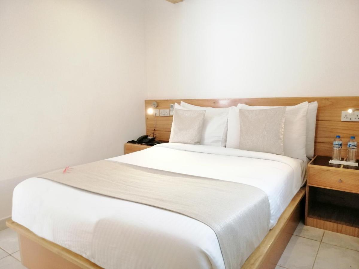 Le Relax Hotel And Restaurant Anse Royale Buitenkant foto