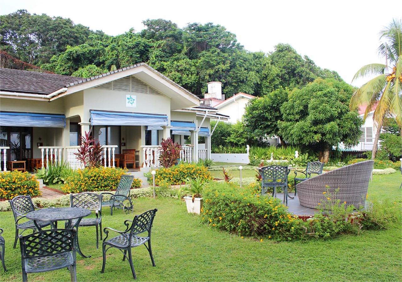 Le Relax Hotel And Restaurant Anse Royale Buitenkant foto